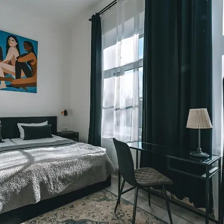 Lägenhetshotell Brother House 3*