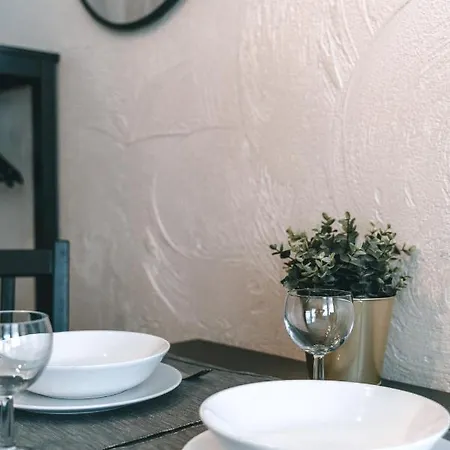 Lägenhetshotell Brother House 3*