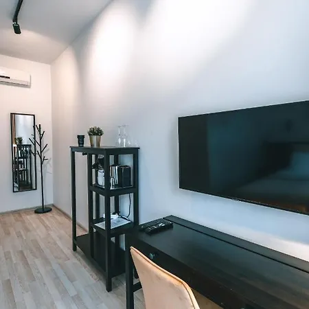 Brother House Aparthotel 3*