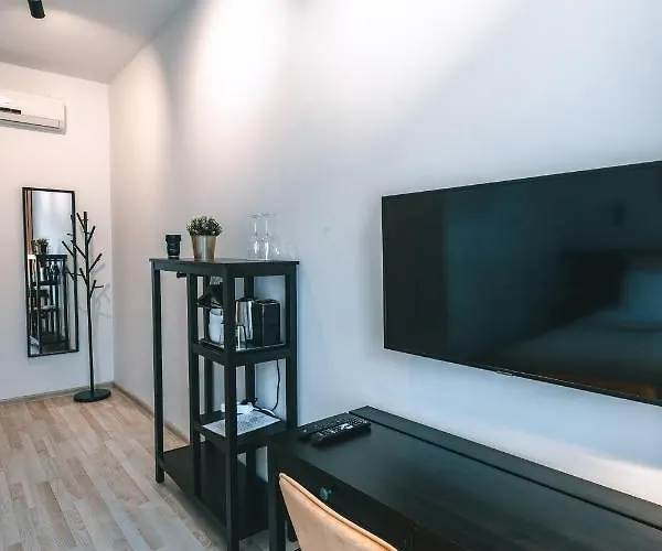 Brother House Aparthotel 3*